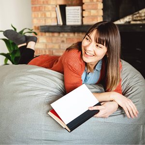 2025 mode haute qualité <span class=keywords><strong>pas</strong></span> <span class=keywords><strong>cher</strong></span> argent gris rond velours adulte grand pouf chaise canapé pouf chaise avec poignée pour un déplacement facile - Product Image 2
