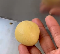 Diviseuse et bouleuse pneumatique de pâte, machine à former des boules de chocolat, machine à fabriquer des boules de sésame