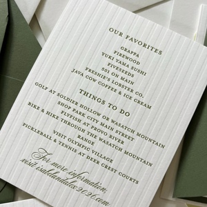 Carte d'invitation de mariage personnalisée avec impression vanille, imprimée en typographie, estampage à chaud doré, papier d'art, événement Black Tie, script élégant - Product Image 3