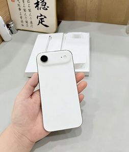 Pantalla LED FHD de 17 Pulgadas con LTE y Soporte en Español para Empresarios, Lectores de Noticias y Necesidades de Información Diaria - Product Image 1