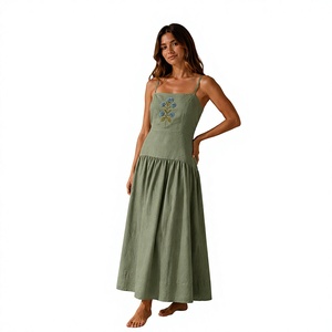 Robe midi en lin vert sauge pour femme avec broderie florale et fines bretelles - Product Image 1