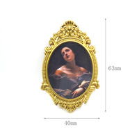 1:12 Maison de Poupée Accessoires Mini Creative Un Cadre Photo Rond Pendentif Mural Simulation Modèle Ornement