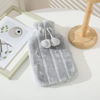 JIUMI Nouvelle Bouillotte à Eau Chaude Anti-explosion en Caoutchouc Rayé et Peluche, avec Pompon, Portable, pour Réchauffer les Mains
