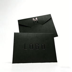 Sobres de Papel Negro de Lujo con Logotipo Personalizado al por Mayor, en Diversos Tamaños y Colores, con Acabado UV Localizado, para Tarjetas de Regalo y Vales Comerciales - Product Image 3