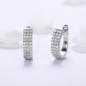 Orecchini a polsino a forma di U con cristalli pavé per donna, accessori moda minimalisti per tutti i giorni e feste - Product Image 3