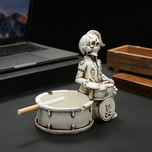 Cenicero <span class=keywords><strong>de</strong></span> Resina con Diseño <span class=keywords><strong>de</strong></span> Calavera - Decoración Gótica Única para Escritorio - Product Image 5