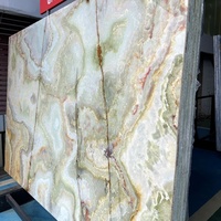 Dalles et carreaux de marbre onyx vert foncé de luxe pour comptoirs de salle à manger et de cuisine modernes, décoration intérieure