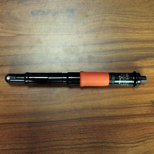 Visseuse <span class=keywords><strong>pneumatique</strong></span> à double embrayage, petite force de réaction, type ergonomique angulaire TL68R32-10, plage de couple 15-32 N.m, OEM, réversible - Product Image 3