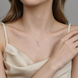 Collier pendentif minimaliste en argent sterling 925 avec serti de diamants ronds, chaîne à maillons plaquée rhodium, unisexe, à porter au quotidien - Product Image 5