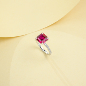 Anillo de rubí de sangre de paloma creado en laboratorio, corte radiante, plata de ley 925, micro pavé, piedras laterales, anillo de compromiso para mujer - Product Image 4
