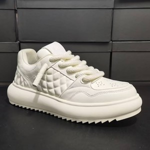 Zapatillas blancas <span class=keywords><strong>de</strong></span> suela gruesa a la moda para hombres y mujeres, zapatos deportivos informales con aumento <span class=keywords><strong>de</strong></span> altura, estilo único <span class=keywords><strong>de</strong></span> boca baja para estudiantes - Product Image 4