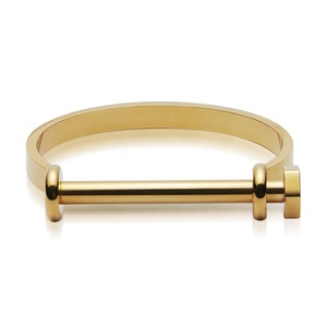 Brazalete de Esposas con Grillete en Forma de D de Acero Inoxidable Chapado en Oro de 18K de Alta Calidad B8715 - Product Image 2