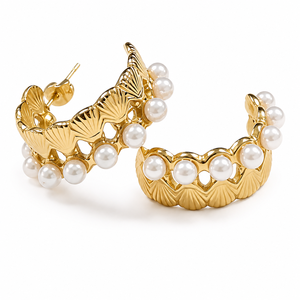 Boucles d'oreilles créoles en forme d'éventail avec fausses perles dorées, en acier inoxydable texturé coquille, plaqué or 14K sous vide - Product Image 1