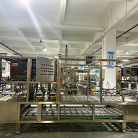 Machine d'emballage sous vide et de scellage pour barquettes alimentaires à grande capacité de production, utilisée en usine, pour plats prêts à consommer