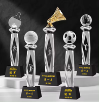 Fabricant chinois Trophées de football K9 personnalisés Crystal Gold Silver Award Trophée sportif de football en cristal pour la compétition