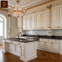 Set Kabinet Dapur Mewah Kayu Solid Putih Berkualitas Tinggi dengan Pulau Dapur & Lis Emas, Unit Modular Lengkap