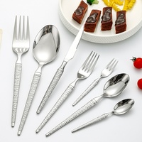 Ensemble de couverts occidentaux en acier inoxydable 304 de style européen, finition miroir minimaliste nordique moderne, élégant et compatible lave-vaisselle