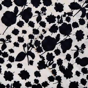 Vải cotton 100% dệt thoáng khí, màu đen hoa văn nhẹ nhàng, kiểu nhăn tự nhiên, may sẵn theo yêu cầu, bán sỉ, dùng cho váy áo, túi xách của bé gái và bé trai - Product Image 5