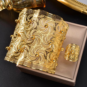 Vente en gros de bijoux éthiopiens personnalisés à la mode, bracelets joncs en or plaqué 18 carats avec entrelacement creux, ensembles de bagues pour femmes - Product Image 2