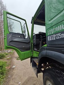 Camión Volquete HOWO/SINOTRUK/SHANCMAN 8X4 con Neumáticos Radiales para Proyectos de Construcción EN SHANGHAI EN VENTA - Product Image 6