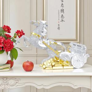 Ornement de Cheval Galopant en Résine Dorée de Luxe, Mascotte Porte-Bonheur de l'Année du Cheval, Décoration de Bureau pour le Nouvel An - Product Image 3