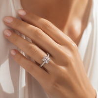 Bague de fiançailles Kirin en argent 925 plaqué rhodium avec émeraude et moissanite D VVS, solitaire pavé à 4 griffes, vente en gros