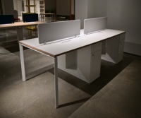 LIWEI Poste de travail moderne spacieux et ergonomique de haute qualité, design modulaire, table de bureau pour quatre personnes avec construction en MDF + métal