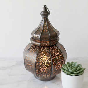 Lanterne décorative de table en fer forgé style marocain, design artisanal, modèle L539, ajourée et sculptée, pour la maison, Ramadan et Aïd - Product Image 1
