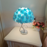 Lampe de table en fer avec lumière LED en forme de rose de style européen moderne, lampe de chevet, décoration de maison, fête de mariage, alimentation CA, lumière chaude