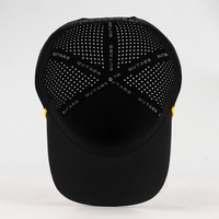 Casquette de papa tendance à visière incurvée ODM OEM avec patch de marque en PVC, fermeture snapback et badge métallique élégant, casquette de sport d'extérieur performante