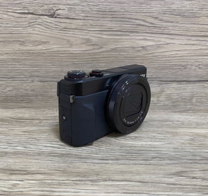 Gamme polyvalente de 24 à 100 mm + zoom optique 4,2x — des selfies grand angle aux portraits téléobjectif, une seule caméra fait tout ! - Product Image 4