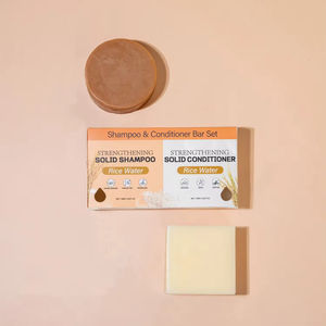 Ensemble de soins capillaires à l'huile de coco naturelle biologique vegan en marque propre, shampoing et après-shampoing, savon capillaire fait à la main - Product Image 1
