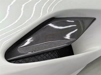 Remplacer les bouches d'aération latérales en fibre de carbone sèche de style OEM d'origine et les grilles d'admission d'air latérales pour Ferrari F8