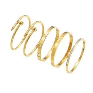 Phụ Nữ Của Thép Không Gỉ Mạ Vàng Vòng Đeo Tay Thiết Lập Với Kim Cương Hợp Thời Trang Stackable Bốn Lá Clover Thời Trang Bangle - Product Image 5