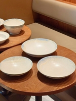 Assiettes en céramique à large bord, design minimaliste haut de gamme ; Assiettes à dîner, assiettes à salade et bols à soupe pour restaurants