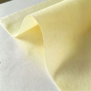 Tissu non tissé recyclable en PP spun-bonded, résistant à l'abrasion, épais et coloré, pour masques jetables – Vente en gros fabricant - Product Image 1