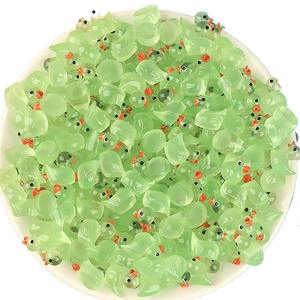 Patitos de Resina Miniatura al por Mayor, Brillantes en la Oscuridad, Adornos Decorativos, 17x18mm, 100 Piezas/Bolsa - Product Image 3