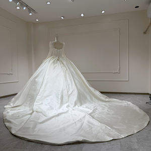 Robe de mariée de bal moderne en satin français texturé perlé à manches longues Xx59 avec appliques, décolleté cœur, dos nu et traîne chapelle - Product Image 5