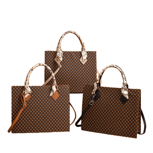 Vente chaude luxe grande capacité fourre-tout sac à main femmes en cuir PU fermeture à glissière sac fourre-tout avec foulard en soie en gros - Product Image 4