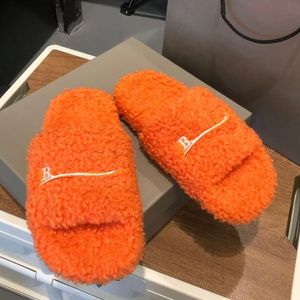 Fabricant en gros ODM – Chaussons tendance en peau d'agneau pour femmes, sandales d'intérieur moelleuses, claquettes brodées chaudes - Product Image 4