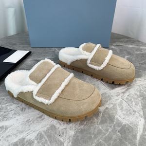 Chaussons d'hiver luxueux pour femmes en cuir et laine, chauds, amortissants, de haute qualité, antidérapants, design extérieur tendance - Product Image 1