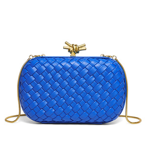 Tendenze della moda borsa da <span class=keywords><strong>donna</strong></span> metallizzata dorata <span class=keywords><strong>pochette</strong></span> per la festa nuziale da <span class=keywords><strong>donna</strong></span> borsa da sera popolare con catene - Product Image 5