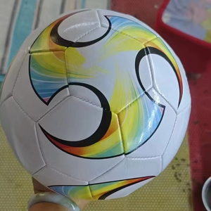 Ballon de football scolaire, vente en gros, taille 5 personnalisée, ballon de football en PVC cousu à la machine - Product Image 2