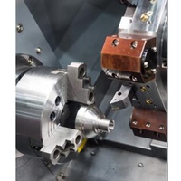 Fabricante CE certificado Metal aluminio corte 3 leva mandril hidráulico cama inclinada con transportador de viruta Cnc torno máquina