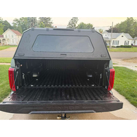 Coque de camping-car pour camionnette en alliage d'aluminium durable avec fenêtres latérales coulissantes en verre pour camionnettes de taille standard et de taille moyenne