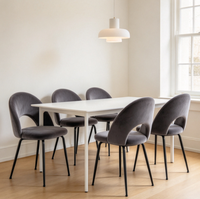 Chaise de salle à manger nordique rembourrée en velours, chaise d'appoint moderne avec accoudoirs et pieds en métal noir pour la maison, la cuisine, l'hôtel, l'appartement