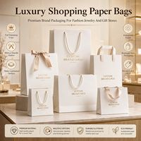 Sacs shopping en papier kraft blanc avec poignées en corde, emballage pour magasins de vêtements, production sur mesure pour marques de vêtements