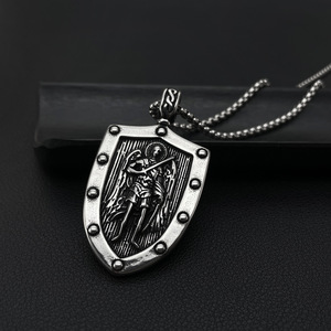 Collana con Ciondolo Geometrico Punk in Acciaio Inossidabile a Forma di Scudo di San Michele, Unisex, con Catena a Maglia, Regalo per Feste e Uso Quotidiano - Product Image 3