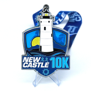 Medalla Personalizada de Aleación de Zinc Chapada en Oro - Diseño 3D de Faro, Medalla para Carrera de 10K, Chapada y Duradera - Product Image 3
