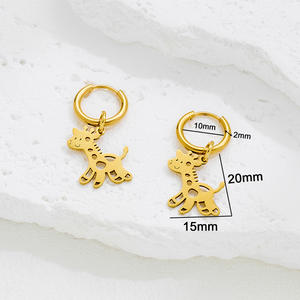 Boucles d'oreilles pendantes <span class=keywords><strong>girafe</strong></span> mignonne en acier inoxydable plaqué or pour femme, motif dessin animé ajouré, design unique, style Ins, polyvalentes - Product Image 5